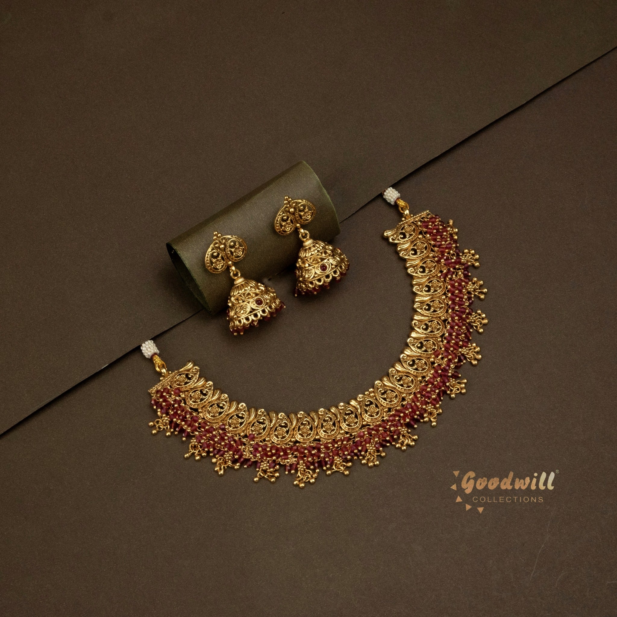 TRADITIONAL CROWDED WORK NECKLACE SET