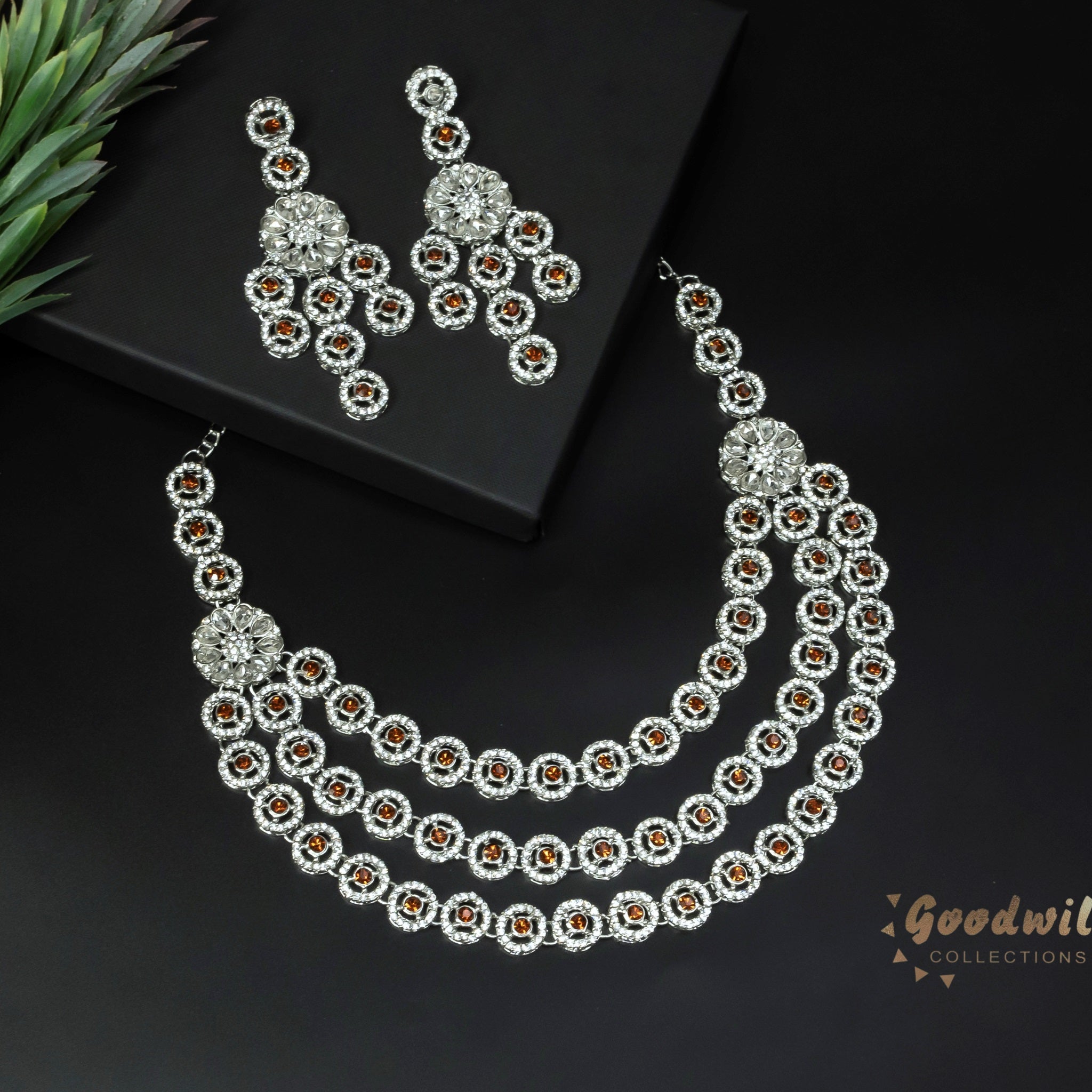 SILVER THREE LAYER STONE NACKLACE SET